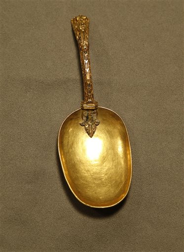 Treasures from sunken Spanish galleon set for auction