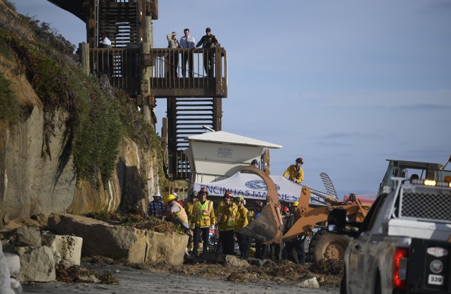 1 killed as cliff collapses on popular California beach