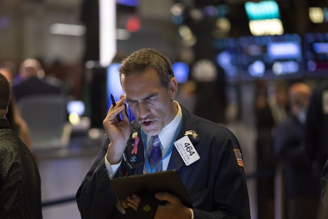 US stocks fall; S&P 500 ends with 2nd straight weekly loss