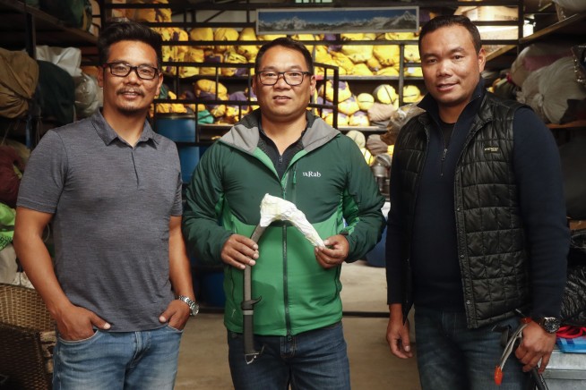 Sherpa brothers set out for grand slam of mountaineering