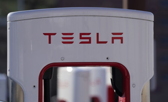 Tesla reaches milestone with first $1B quarterly profit