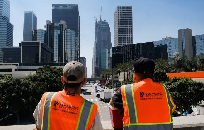 Construction worker dies in fall from Los Angeles skyscraper