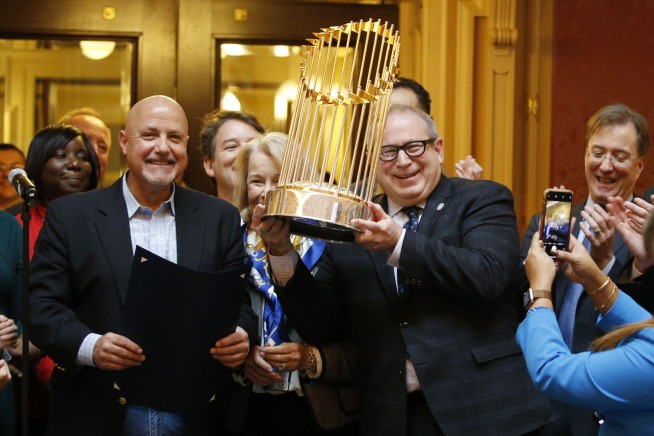 MLB stars hammer Manfred over 'piece of metal' trophy crack