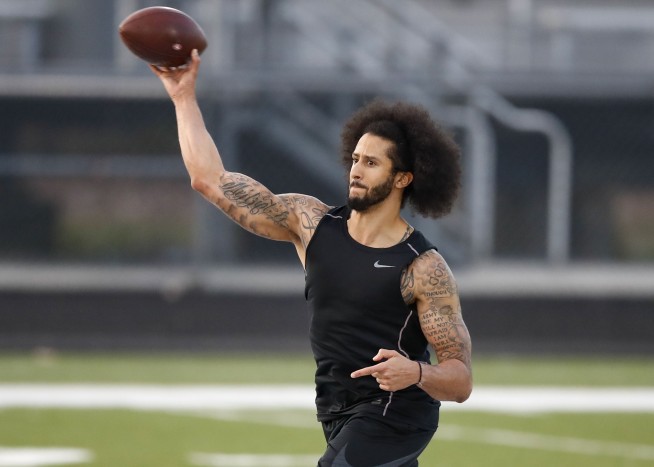 Kaepernick's throws passes for 40 minutes at strange workout
