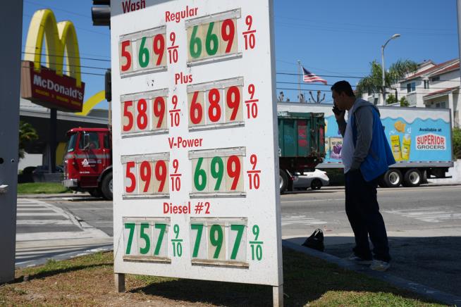 U.S. economy grew 2% from January-March, recovering from federal shutdown; Iran war clouds outlook