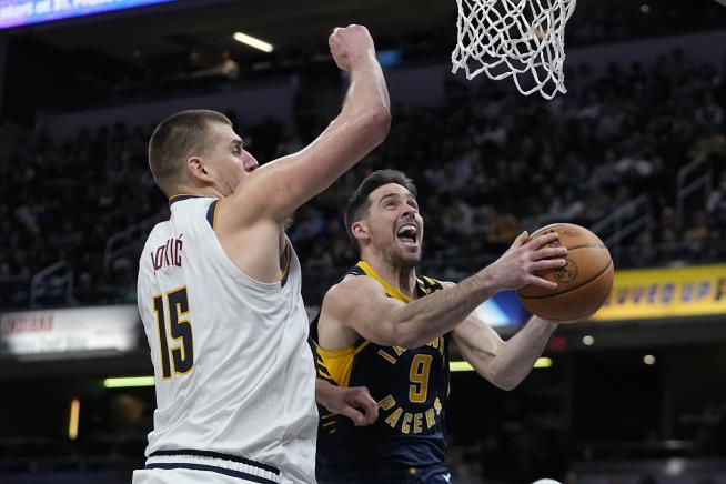 Murray's 31 points, Jokic's triple-double help Nuggets fend off Pacers for  114-109 victory