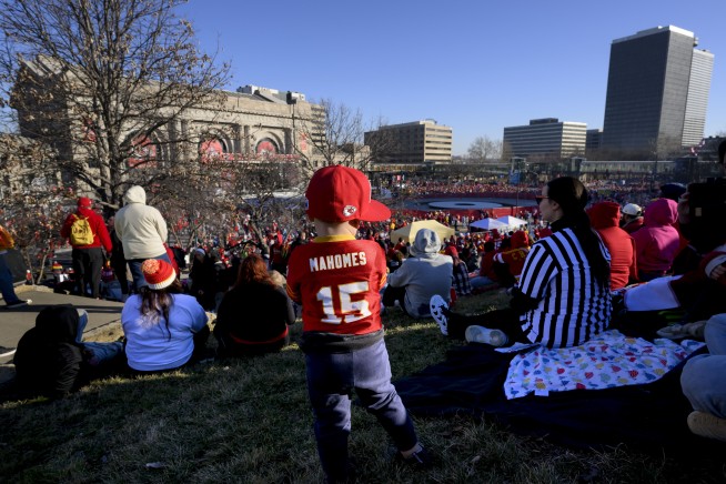 At least 8 children among 22 hit by gunfire at end of Chiefs' Super Bowl parade; 1 person killed