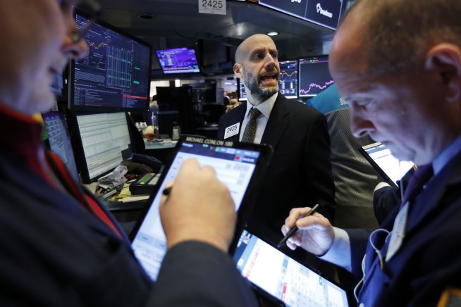 US stocks extend gains as investors focus on latest earnings