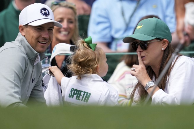 Jordan Spieth's 3-year-old son and 89-year-old Gary Player make memories at Masters Par 3 Contest