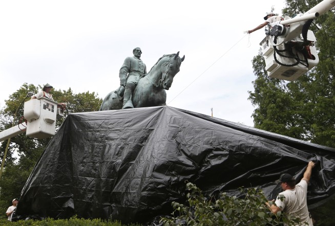 Wrapped: Charlottesville covers Confederate statues in black