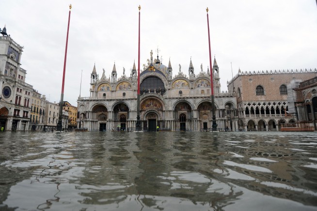 High tide floods Venice as dike-on-demand wasn't activated