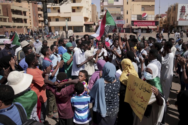 Sudan security forces shoot dead 2 protesters, doctors say