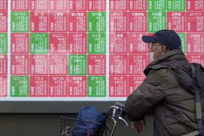 Dow drops nearly 650 points on worries that Trump's latest tariffs will slow the economy more