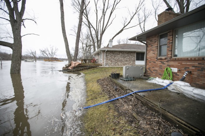 Rescues, evacuations as floodwaters breach levees in Midwest