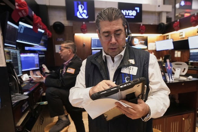 US stocks churn amid uncertainty about how many more rate cuts are coming from the Fed