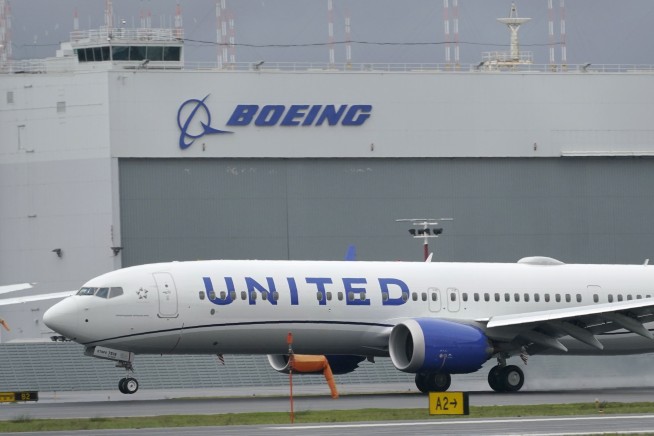 United orders 270 jets to replace old ones, plan for growth
