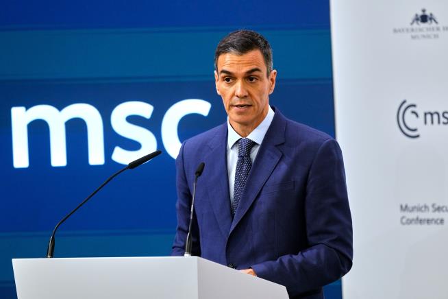 Spain's government denies cooperating with US operations in Mideast, contradicting White House