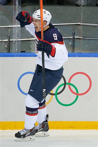 US tops Czechs 5-2, moves to Olympic hockey semis