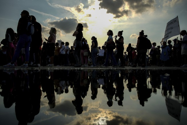 Thousands of Turks protest controversial law to remove stray dogs
