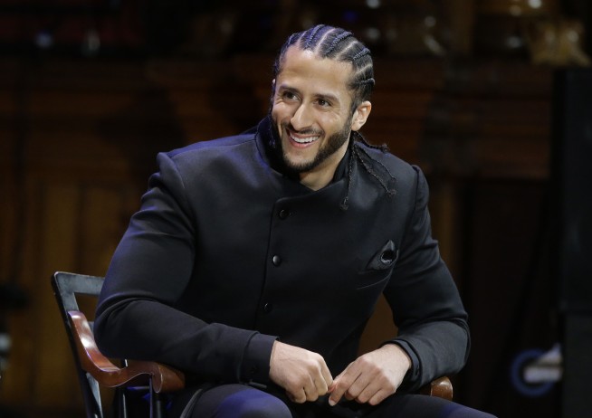 Kaepernick's throws passes for 40 minutes at strange workout