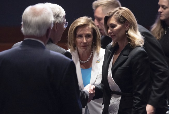 Taking spotlight, Ukraine first lady pleads for more US arms