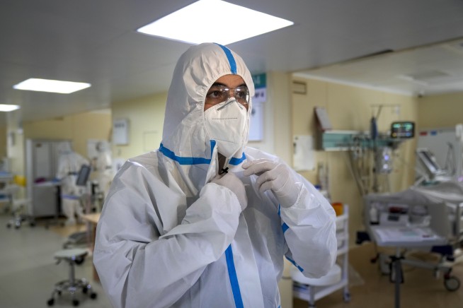 Russians to stay off work for a week as virus deaths rise