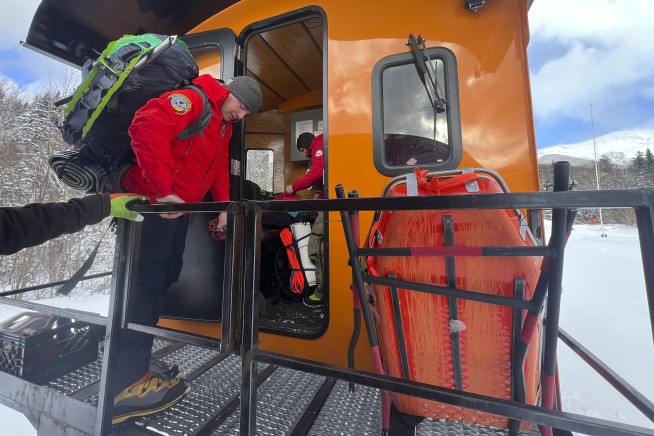 Hiker describes 11-hour ordeal after falling on Mount Washington, admits he was 'underprepared'