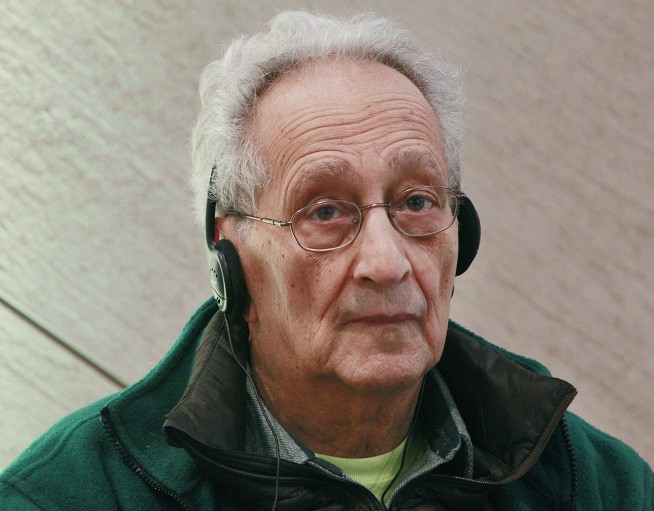 Frank Stella, artist renowned for blurring the lines between painting and sculpture, dies at 87