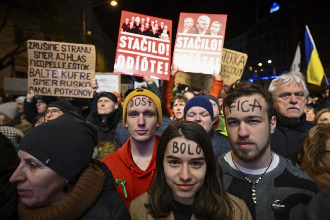 Thousands protest in Slovakia against plan to amend penal code and close special prosecutor's office