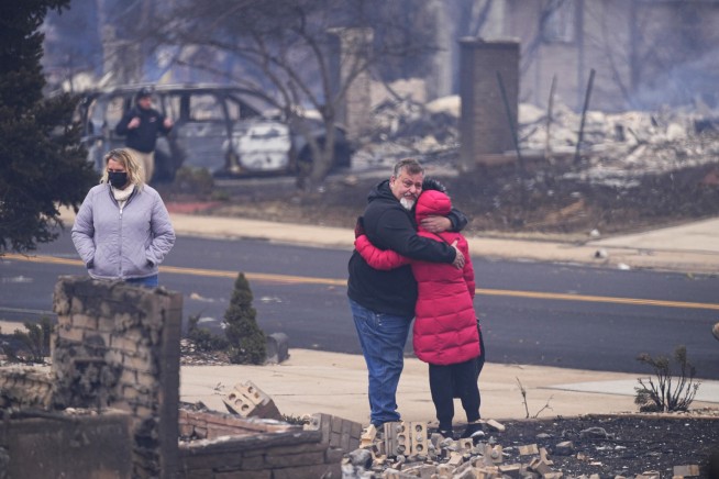'So many memories': Over 500 homes feared destroyed by fire