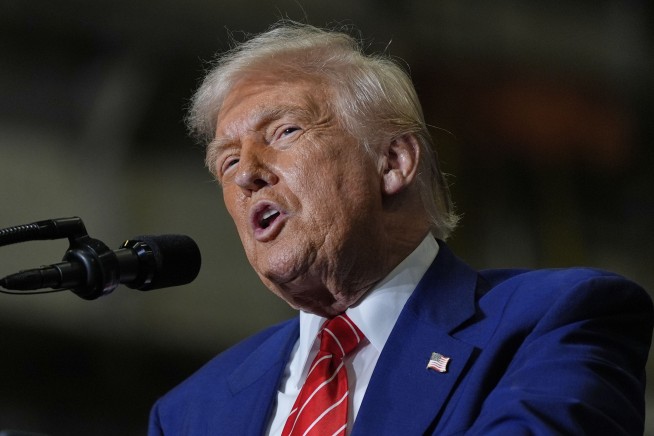 Trump pardons 2 divers who freed 19 sharks off the coast of Florida