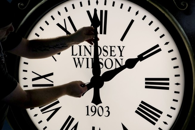 Standard time giving way to daylight saving in most of US