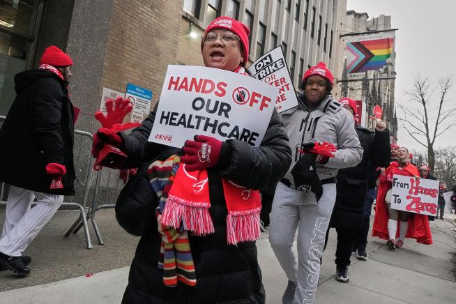 NYC nurses on strike resume negotiations with hospitals on 4th day