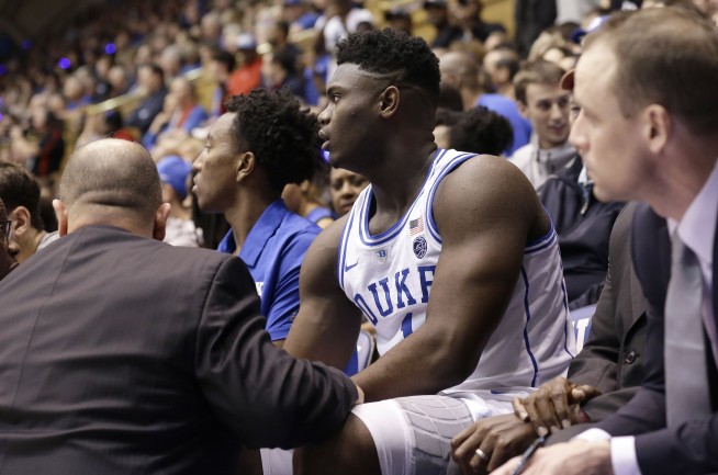 Duke star Williamson sprains knee after Nike shoe blows out