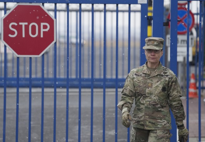 U.S. airborne infantry troops arrive in Poland amid tensions