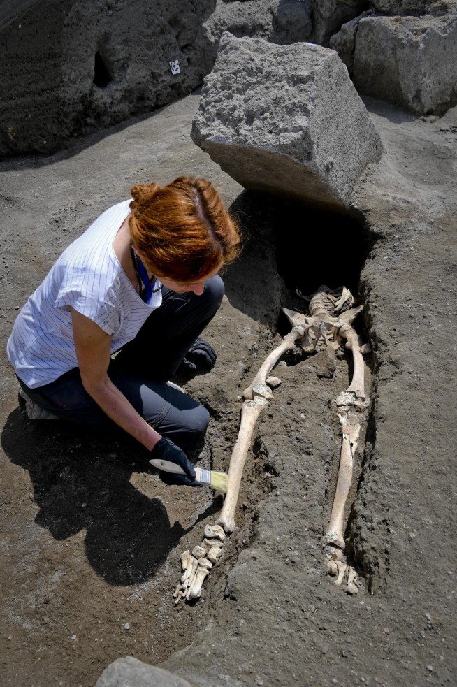 Pompeii: New find shows man crushed trying to flee eruption