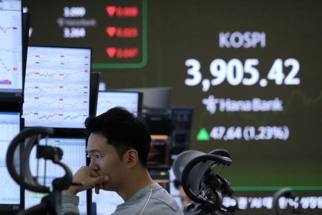 U.S. stocks rise as Wall Street's winning streak grows to four days