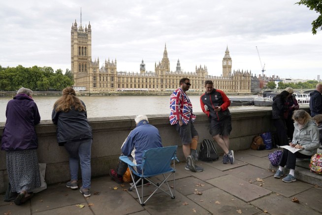 Huge line to view monarch's coffin is queue fit for a queen