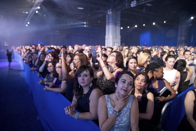 Clinton rips Trump on 'birtherism' before Hispanic group