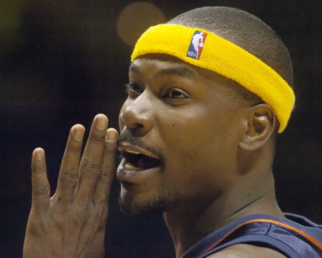 Ex-UConn star, top NBA sixth man Cliff Robinson dies at 53