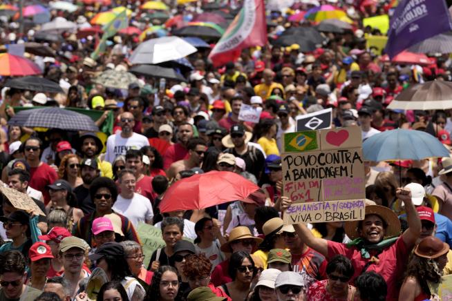 Brazilians protest against a bill that could lead to a pardon for Bolsonaro and allies