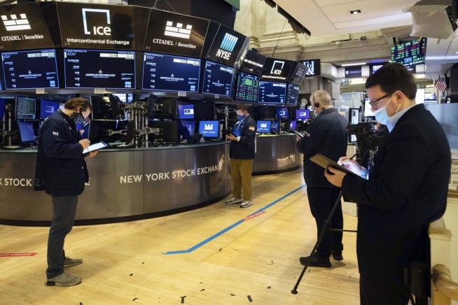 Stocks climb on Wall Street, breaking a 4-day losing streak