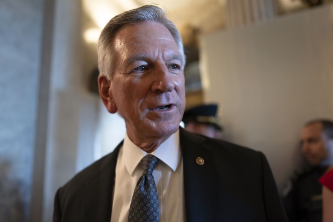 Senate approves hundreds of military promotions after Republican senator ends blockade of nominees