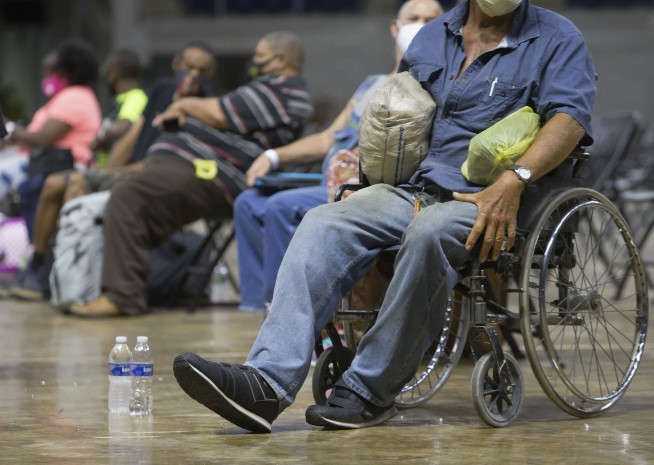 Hundreds of thousands flee US coast ahead of Hurricane Laura