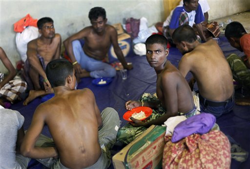 Malaysia turns away 800 boat people; Thailand spots 3rd boat