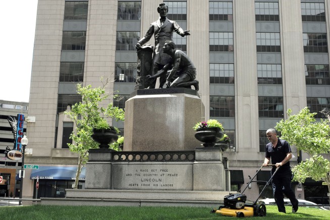 Protesters: Remove statues of slave kneeling before Lincoln