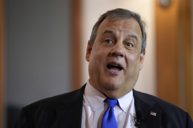 Chris Christie ends his Republican presidential bid, criticizing his rivals on his way out