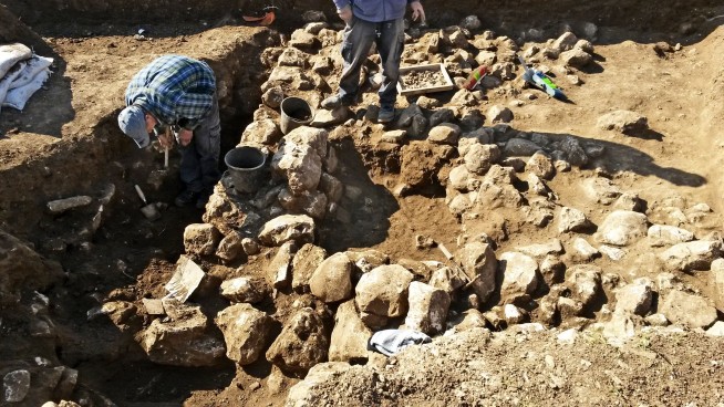 Israeli archaeologists discover 7,000-year-old settlement