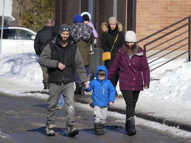2 children dead, 6 injured after bus crashes into day care