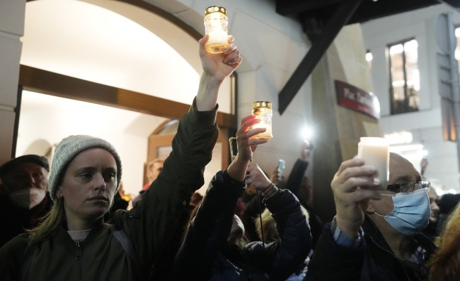 Poland's Health Ministry backs abortion after woman's death